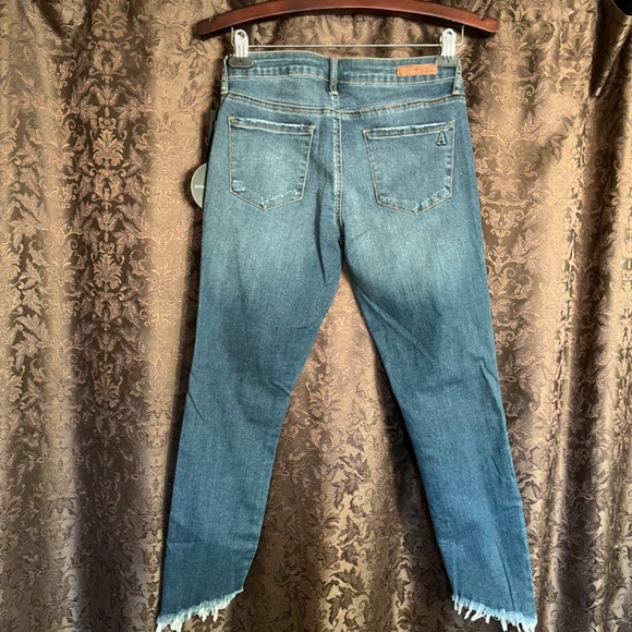 Articles of Society Skinny Jeans Ripped & Ragged Hem Size 26 NWT - Picture 2 of 11